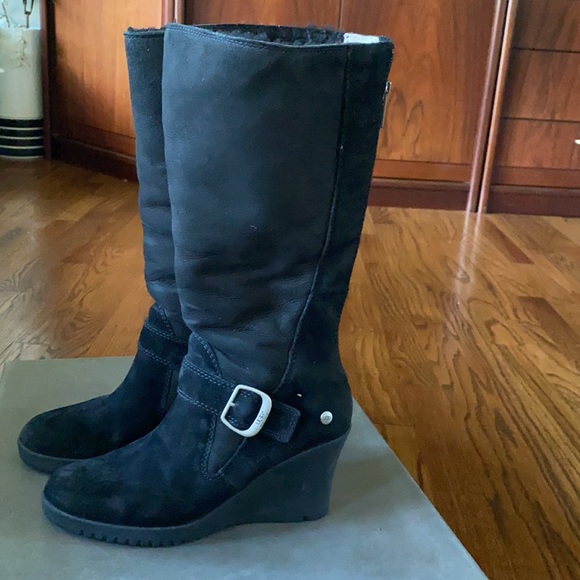 Ugh Selene Black Wedge Boots - Picture 6 of 10